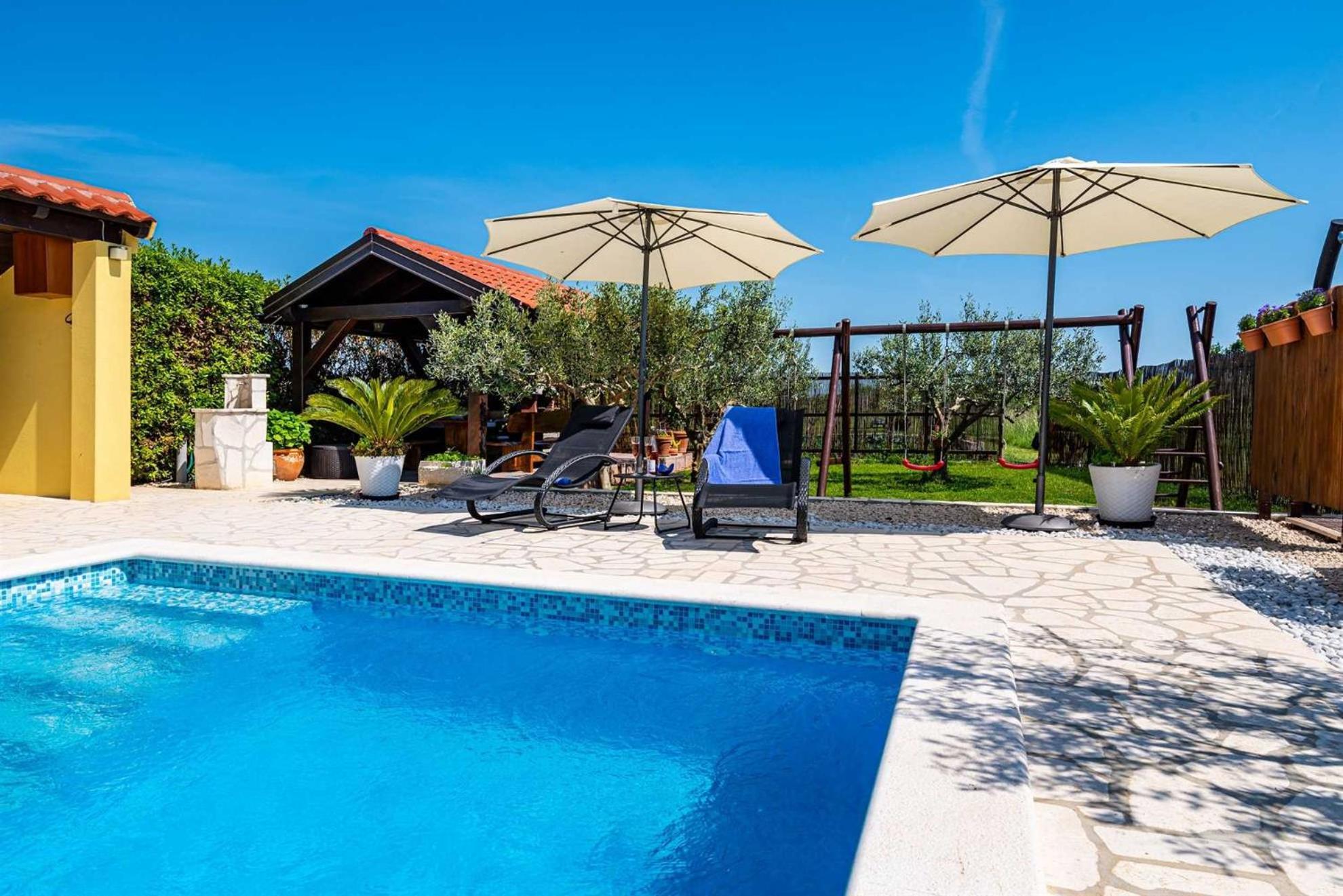 Apartment House Simoni With Pool, Zadar County 프리블라카 외부 사진
