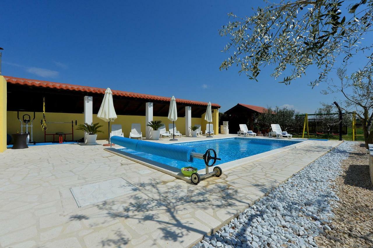 Apartment House Simoni With Pool, Zadar County 프리블라카 외부 사진