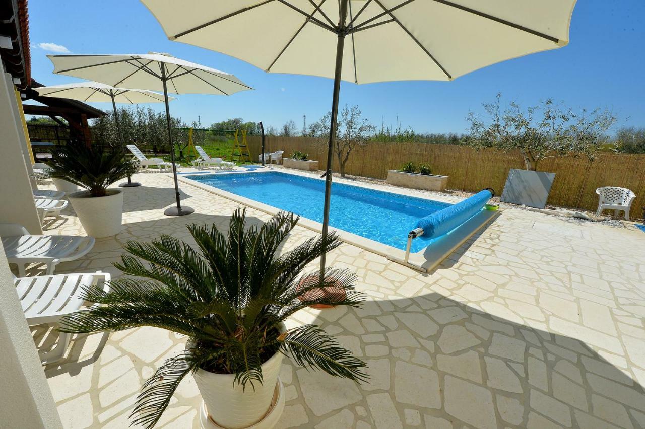 Apartment House Simoni With Pool, Zadar County 프리블라카 외부 사진