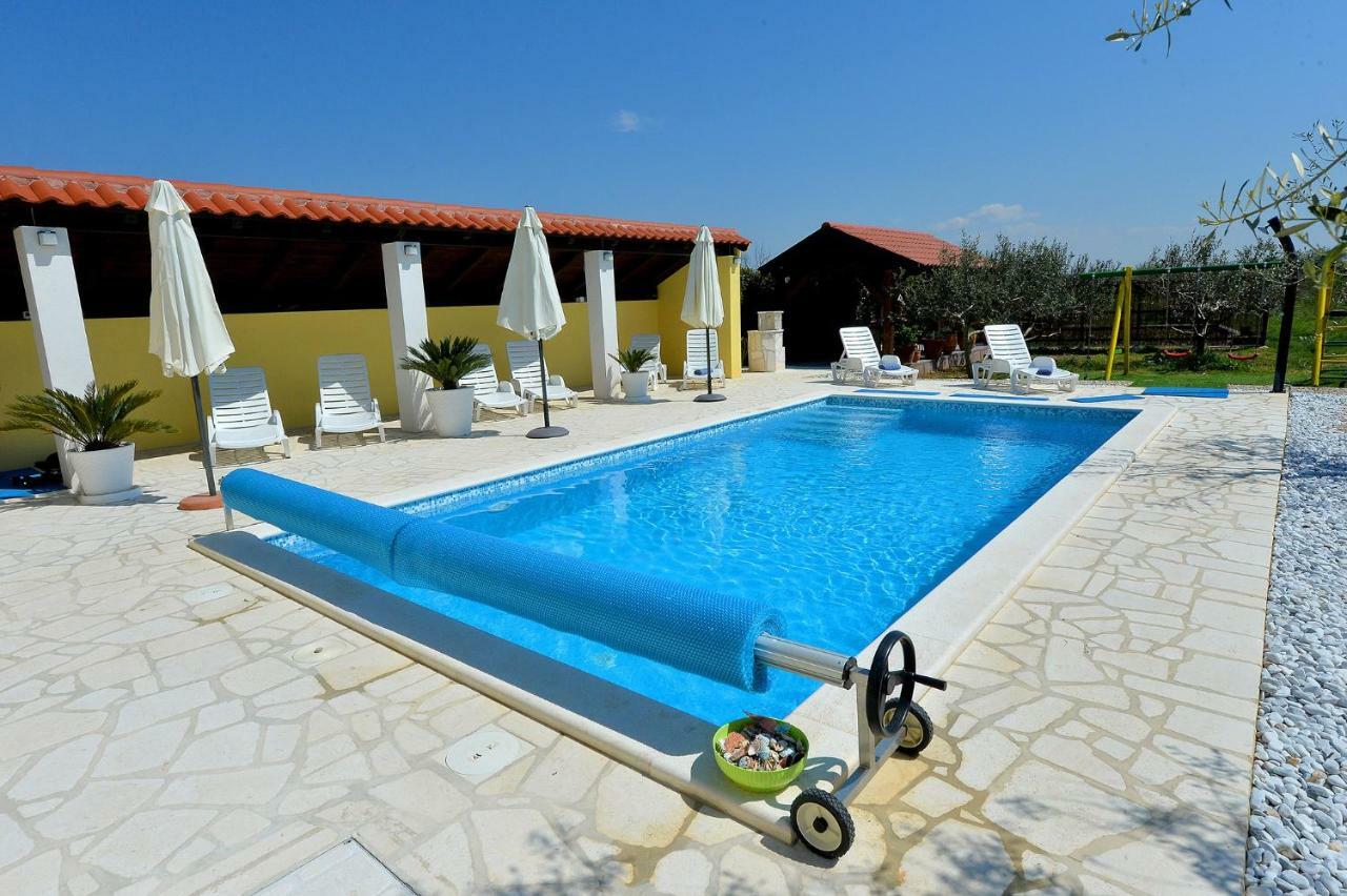 Apartment House Simoni With Pool, Zadar County 프리블라카 외부 사진